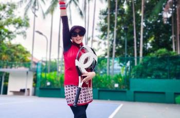 Ramai Selebriti Tanding Olahraga, Syahrini Justru Pamer Main Tenis Sendirian: Gak Ada yang Ngajakin?