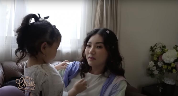Potret Keluarga Ruben Onsu Sambut WayV di Rumah. (YouTube/ The Onsu Family)
