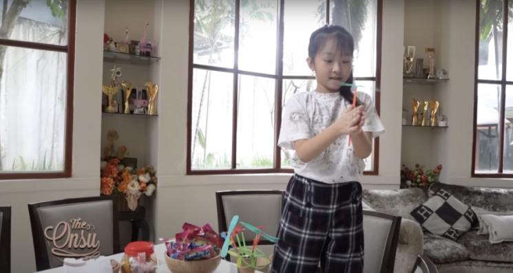 Potret Keluarga Ruben Onsu Sambut WayV di Rumah. (YouTube/ The Onsu Family)