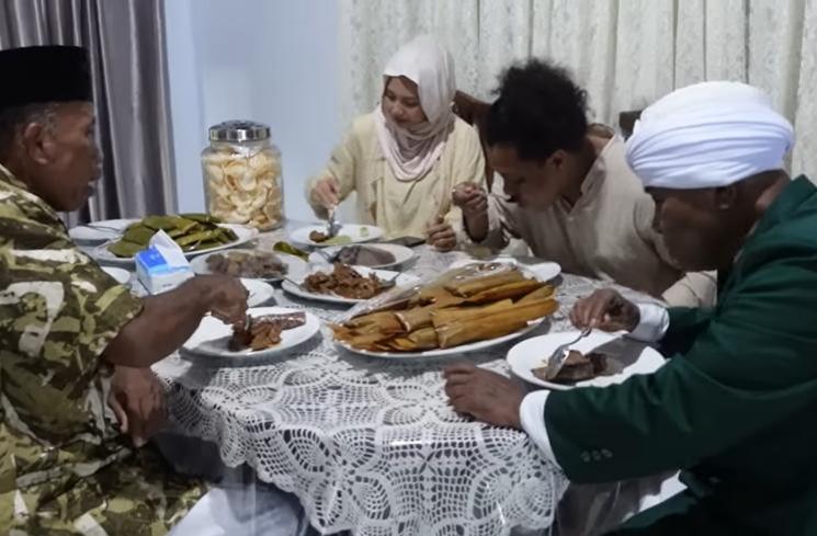 Momen Indah Permatasari Mudik ke Rumah Mertua (YouTube/Indah Permatasari)