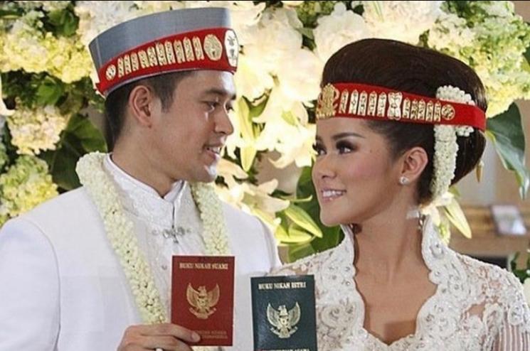Artis Menikah dengan Pria Batak. (Instagram/ollaramlan)