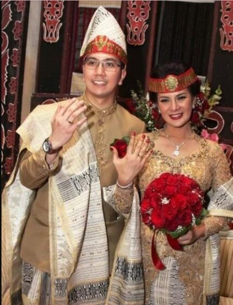 Artis Menikah dengan Pria Batak. (Instagram/astridtiar127)