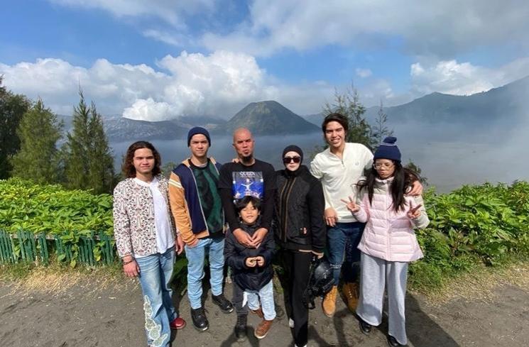 Potret Liburan Keluarga Mulan Jameela dan Ahmad Dhani (instagram/@mulanjameela1)