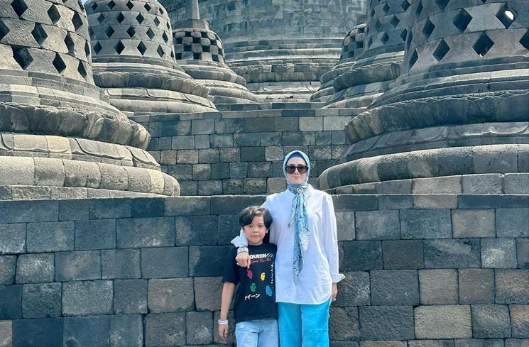 Potret Liburan Keluarga Mulan Jameela dan Ahmad Dhani (instagram/@mulanjameela1)