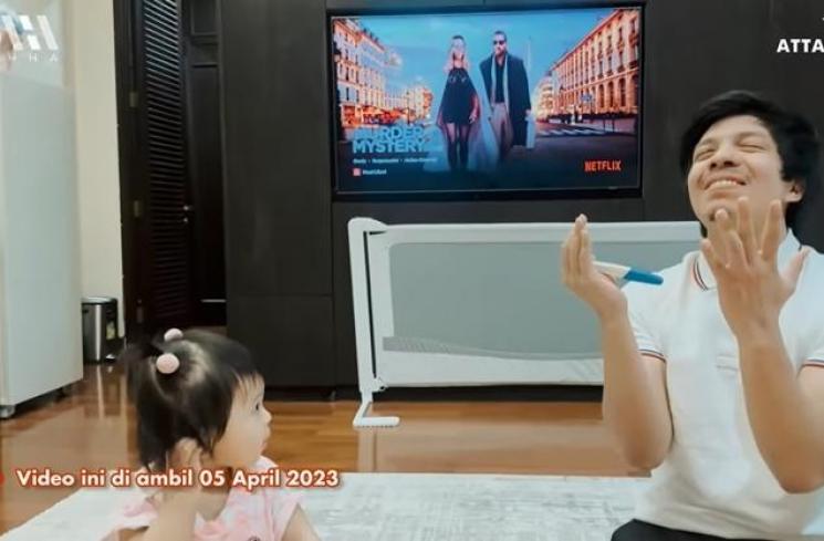 Potret Aurel Hermansyah umumkan hamil anak kedua (YouTube/AH)