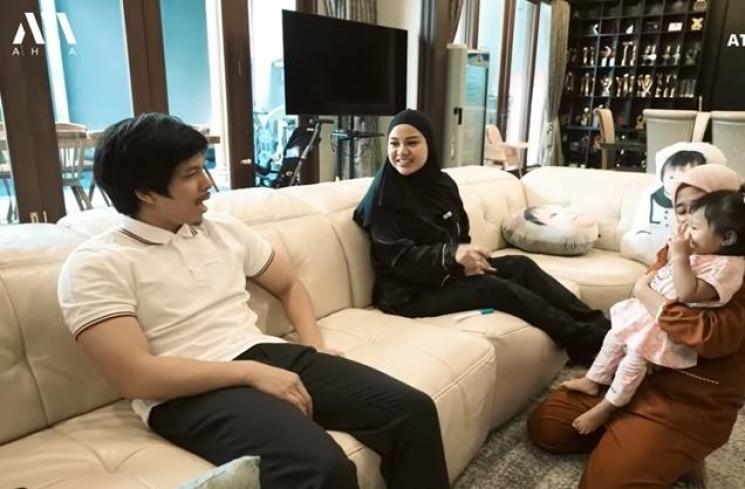 Potret Aurel Hermansyah umumkan hamil anak kedua (YouTube/AH)