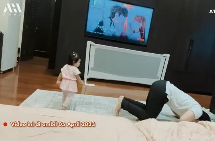 Potret Aurel Hermansyah umumkan hamil anak kedua (YouTube/AH)