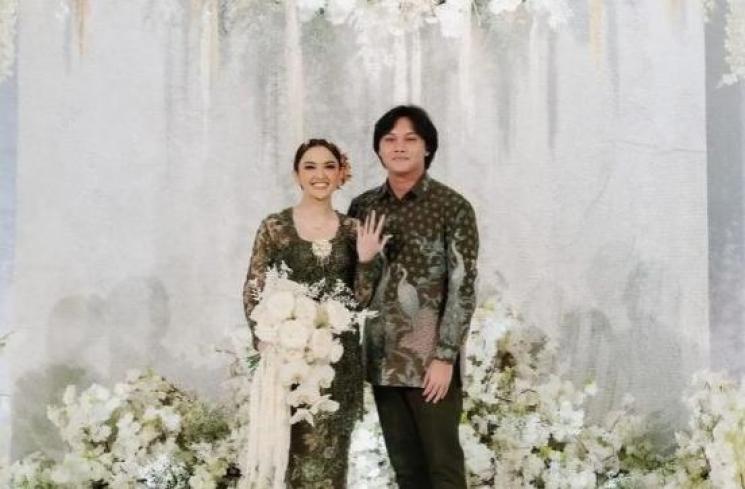 Potret Lamaran Rizky Febian dan Mahalini. (Instagram/thebridestory)