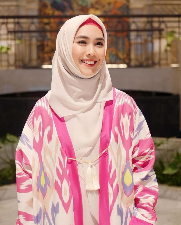 Artis Punya Bisnis Busana Muslim(Instagram/@okisetianadewi) 