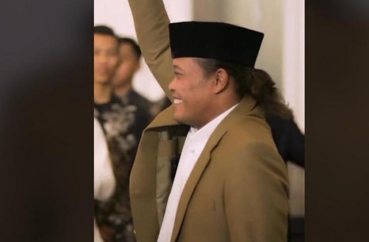 Potret Sule di Lamaran Rizky Febian dan Mahalini. (TikTok/ceritacintaa96)