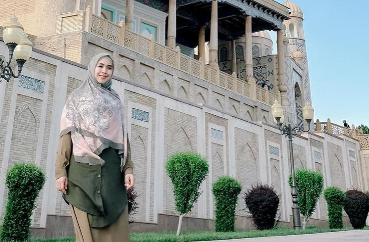 Potret Oki Setiana Dewi di Uzbekistan (Instagram/okisetianadewi)