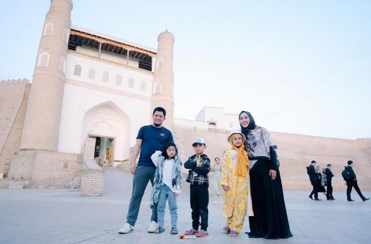 Potret Oki Setiana Dewi di Uzbekistan (Instagram/okisetianadewi)