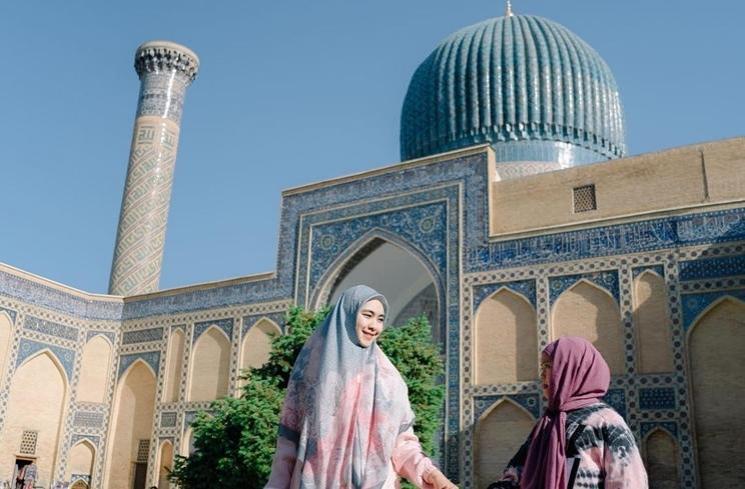Potret Oki Setiana Dewi di Uzbekistan (Instagram/okisetianadewi)