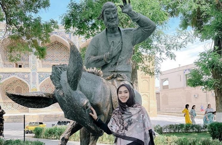 Potret Oki Setiana Dewi di Uzbekistan (Instagram/okisetianadewi)