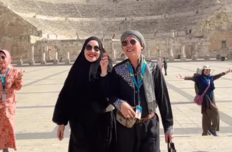 ibu Ayu Ting Ting dan ayah Ozak (Instagram/@mom_ayting92_)
