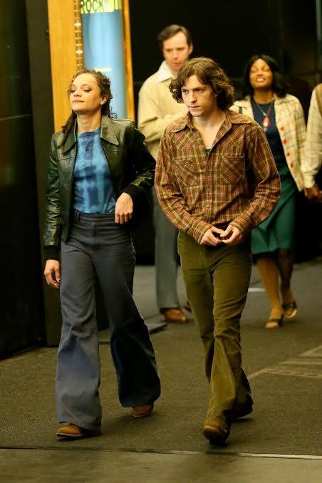 Sinopsis Series The Crowded Room(IMDb)