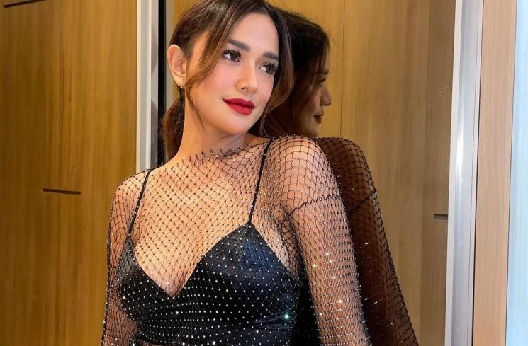 Pose Andi Annisa yang satu ini sudah pasti bikin pria meleleh. [Instagram]