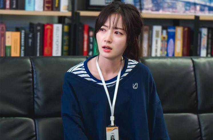 Pesona Song Ha Yoon di Oh! Youngsim (Instagram/@studiogenie_official)