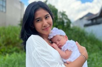 7 Potret Shenina Cinnamon Momong Anak Kakaknya, Ditemani Angga Yunanda