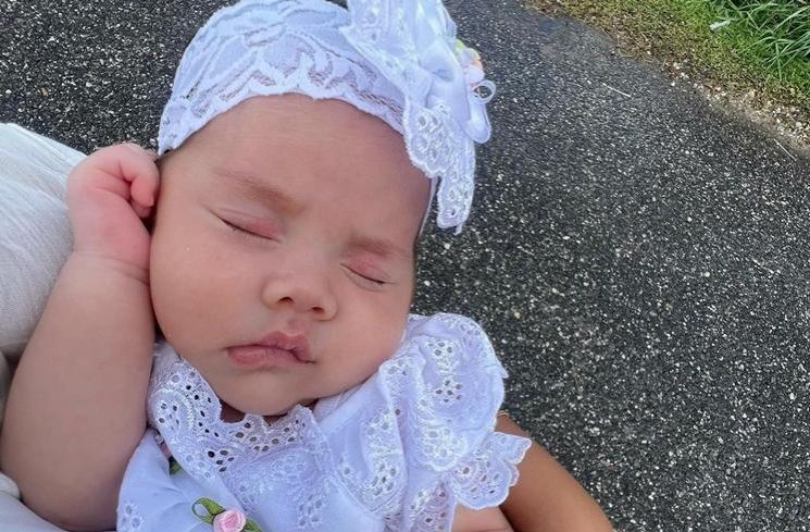 Potret Shenina Cinnamon Momong Anak Kakaknya (instagram/@shenacinnamon)