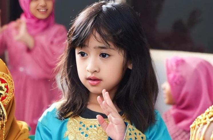 Style Khadeejah Putri Kedua Oki Setiana Dewi (Instagram/khadeejah_faatimah_abdullah)