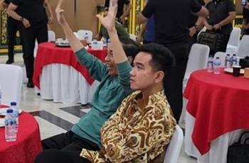 Nobar Sepak Bola Sea Games Bareng Pak Jokowi, Ekspresi Gibran saat Indonesia Menang Disorot: Pegang Thailand Kah?