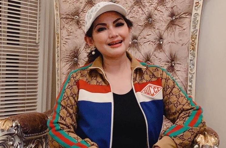Pernikahan Artis Beda Usia Jauh Berujung Cerai (instagram/niadaniatynew)