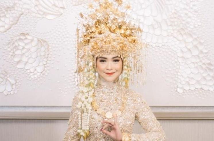 Artis Kenakan Suntiang saat Menikah (Instagram/@imagenic)