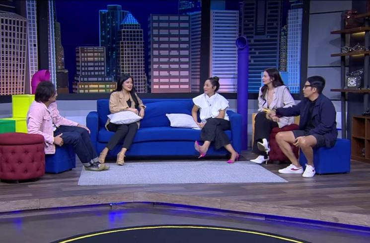 Desta curhat tetangga apartemen Titi Kamal (YouTube/TonightShowNet)