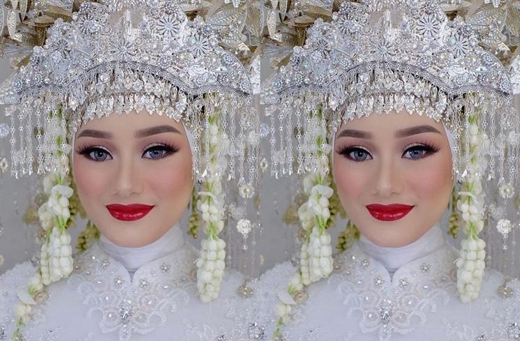 Artis Kenakan Suntiang saat Menikah (Instagram/@barbie_ima)