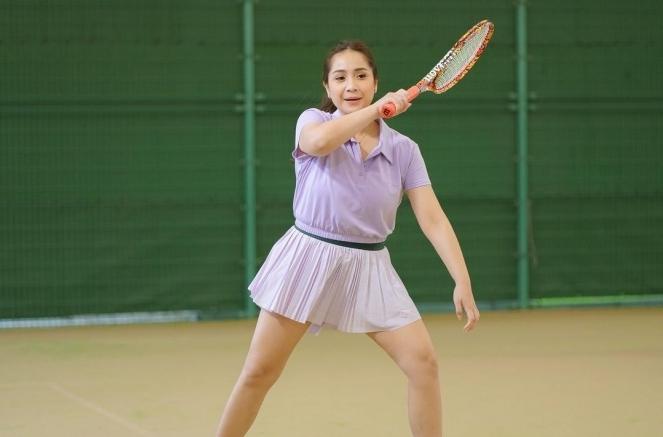 Potret Raffi Ahmad dan Nagita Slavina Main Tenis di Jepang. (YouTube/Rans Entertainment)