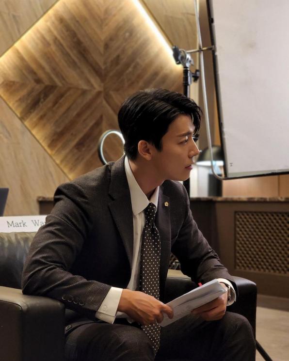 Potret Donghae Super Junior di Oh! Youngsim (Instagram/@leedonghae)