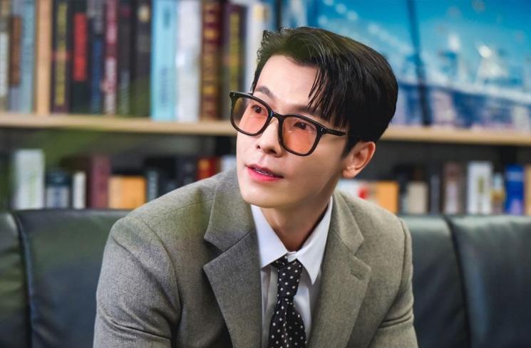 Potret Donghae Super Junior di Oh! Youngsim (Instagram/@studiogenie_official)
