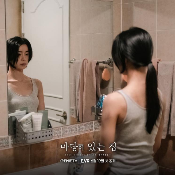 Pesona Lim Ji Yeon di Lies Hidden in My Garden (Instagram/@studiogenie_official)