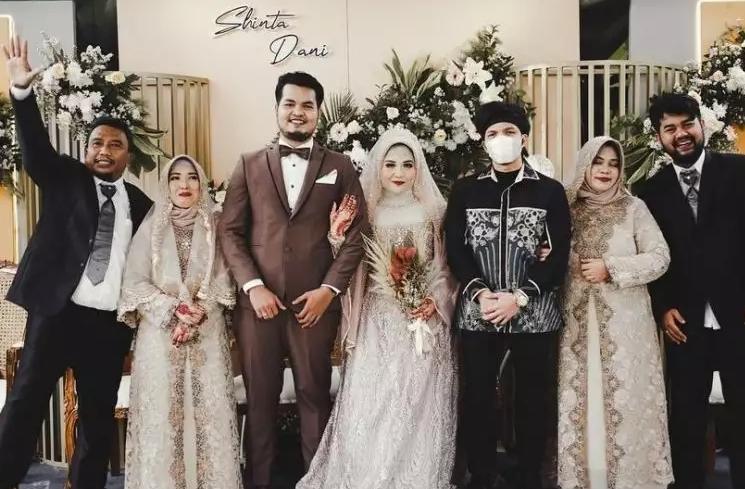 Artis hadiri pernikahan karyawan (Instagram/@attahalilintar)