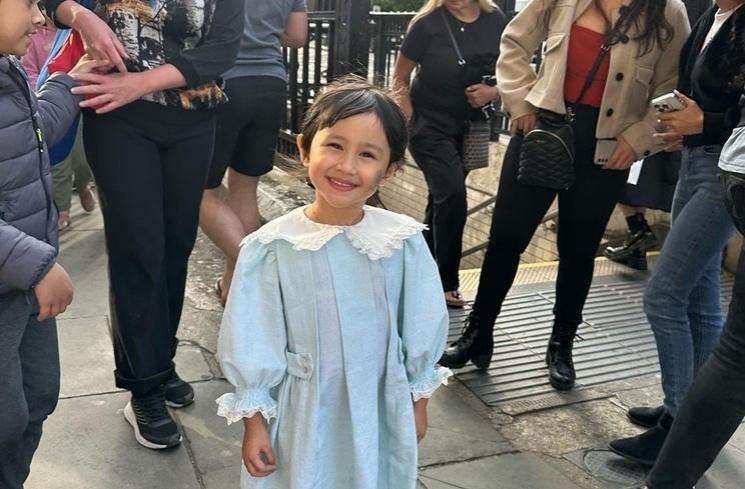 Potret Keluarga Kartika Putri Liburan di London (instagram/@kartikaputriworld)