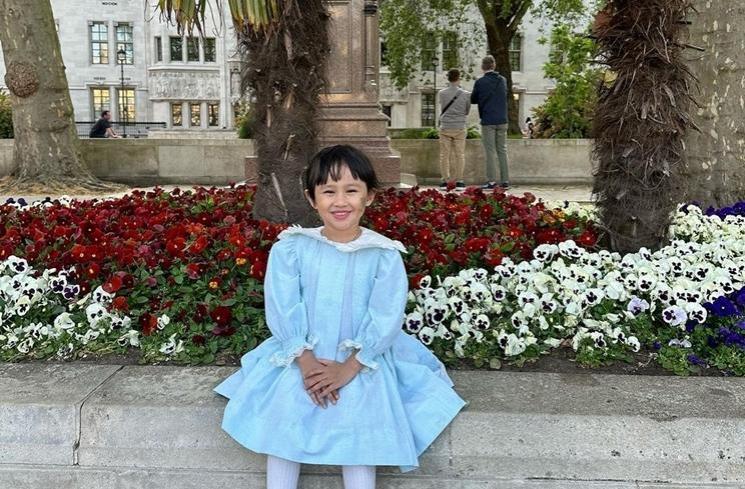 Potret Keluarga Kartika Putri Liburan di London (instagram/@kartikaputriworld)