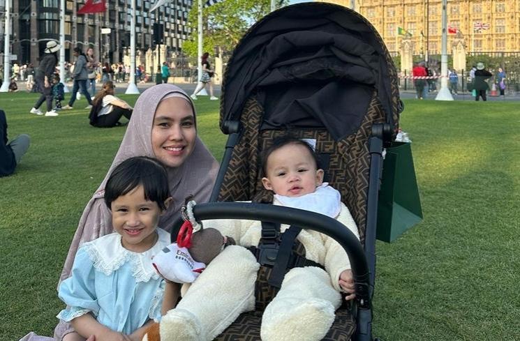 Potret Keluarga Kartika Putri Liburan di London (instagram/@kartikaputriworld)