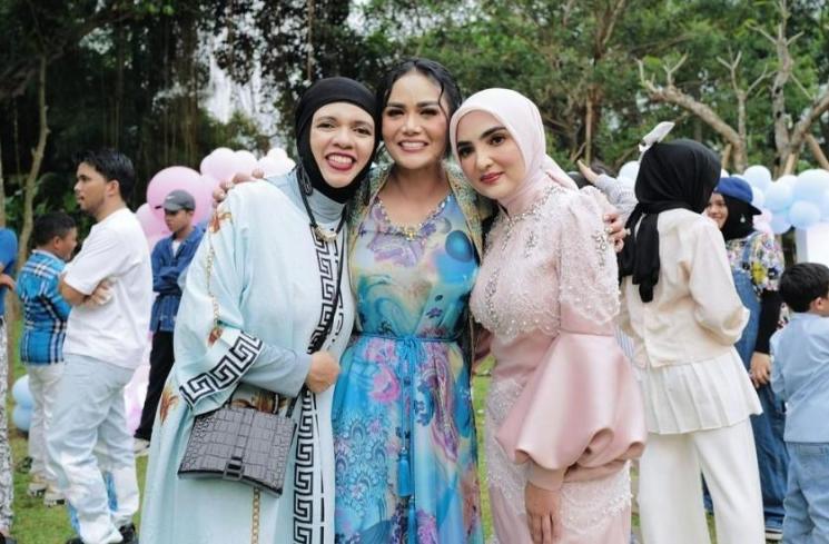 Potret Gen Halilintar.di gender reveal anak kedua Aurel Hermansyah. (Instagram/@genhalilintar)