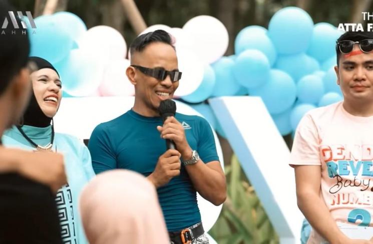 Potret Gen Halilintar.di gender reveal anak kedua Aurel Hermansyah. (YouTube/AH)