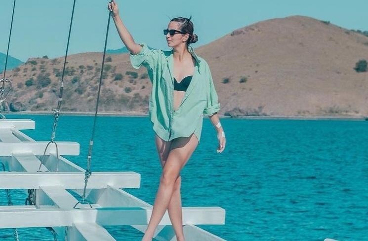 Adu Gaya Artis Pakai Lingerie (Instagram/@ramadhaniabakrie)
