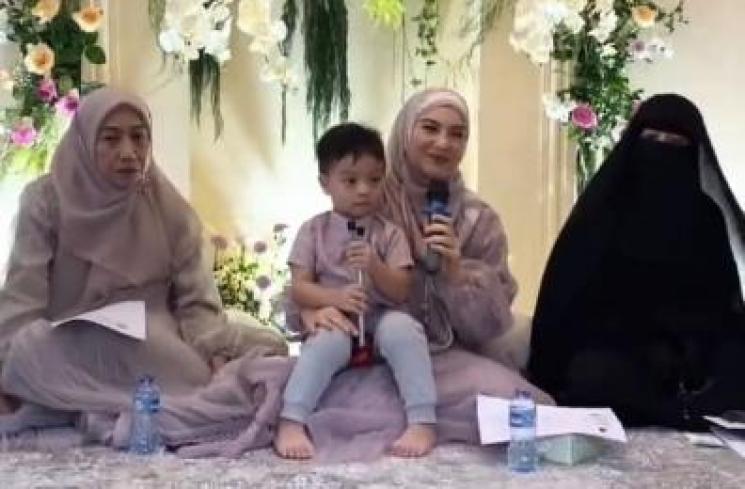 Potret Pengajian Ultah Irish Bella Tanpa Ammar Zoni. (Instagram/_irishbella_)