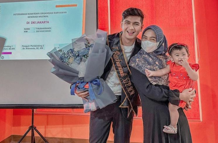 Ria Ricis dan Teuku Ryan. (Instagram/riaricis1795)
