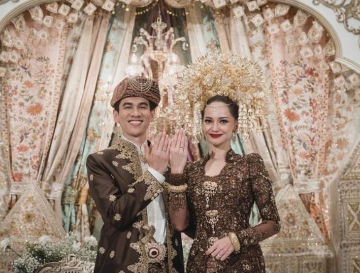 Artis Tiba-Tiba Nikah Tanpa Umbar Pacaran. (Instagram/enzystoria)