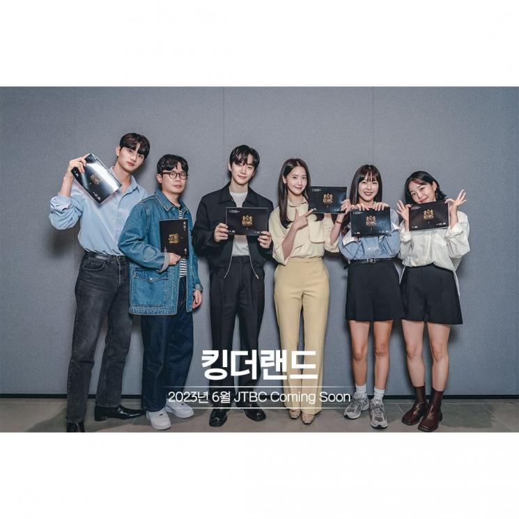 Adu Pesona Go Won Hee dan Kim Ga Eun di King the Land (Instagram/@jtbcdrama)