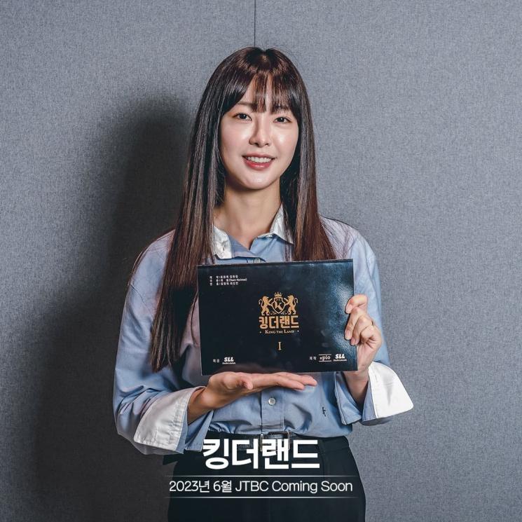 Adu Pesona Go Won Hee dan Kim Ga Eun di King the Land (Instagram/@jtbcdrama)