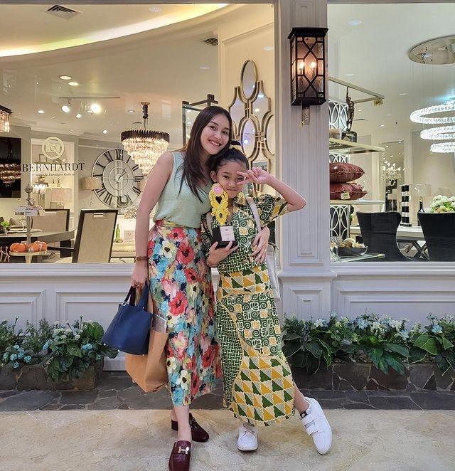 Artis pasang badan saat anak dibully (Instagram/@ayutingting92)