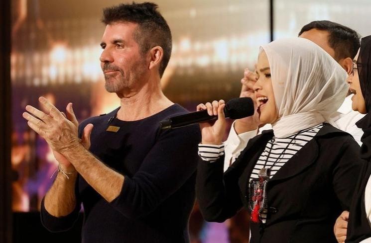 Simon Cowell dan Putri Ariani (instagram/simoncowell)