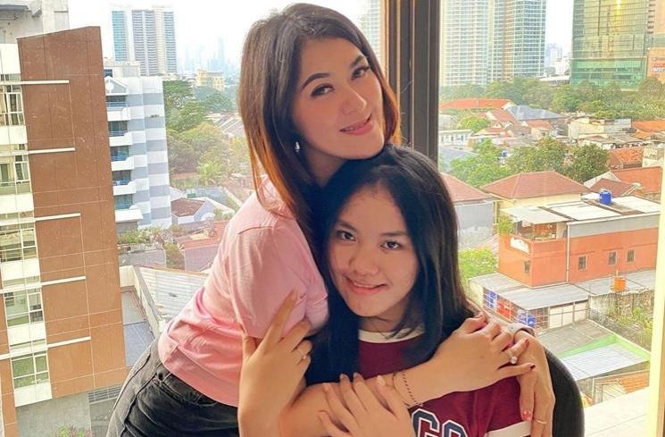 Potret terbaru Ade Bunga Niari (Instagram/@bunganiari_)