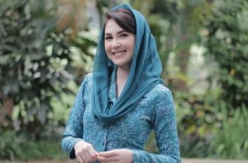 Arumi Bachsin Pakai Penutup Kepala, Penampilannya Dipuji Cantik: Dia Bukan Berhijab